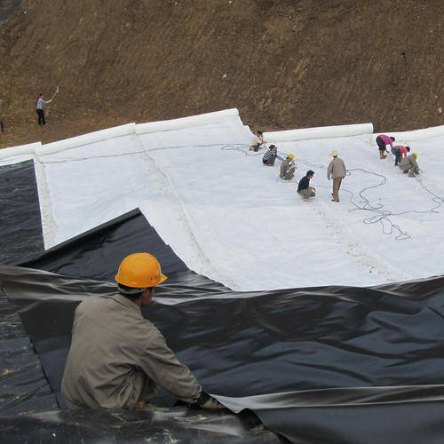 土工膜廠家建議魚塘用0.15mm厚的防滲膜最合適